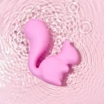 Detalle del Vibrador Puffy CamToyz en silicona suave, recargable por USB.